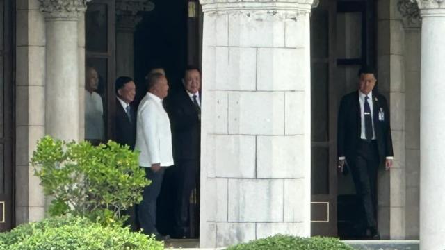 เจ้าหน้าที่ระดับสูงเข้าพบ 'นายกฯ อนุทิน' ที่ทำเนียบรัฐบาล
