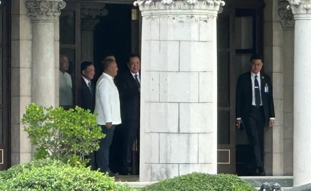 เจ้าหน้าที่ระดับสูงเข้าพบ 'นายกฯ อนุทิน' ที่ทำเนียบรัฐบาล