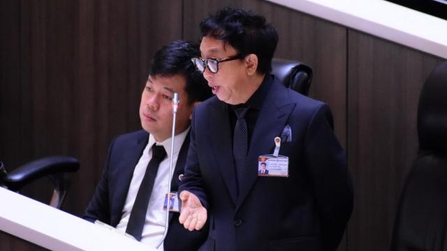 Deputado democrata pede investigação ao Departamento de Administração Local