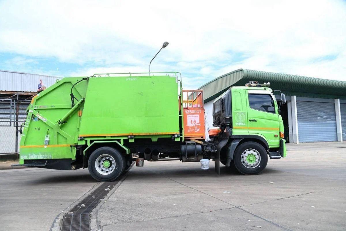 Governador de Banguecoque defende projeto de aluguer de camiões de lixo elétricos de 6 mil milhões de bahts