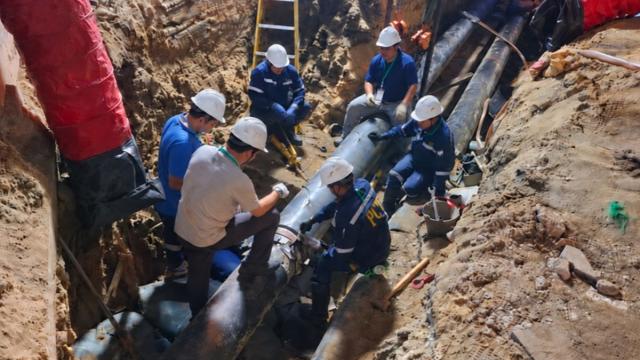 BFPL and BPT Investigate Oil Leak Near Rama III Bridge