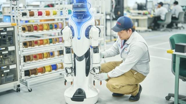 Toyota Announces Global Integration of 400,000 Robots