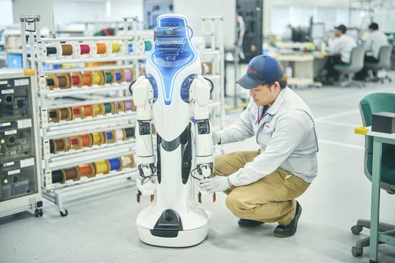Toyota Announces Global Integration of 400,000 Robots