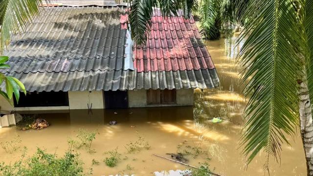 La montée des eaux touche la province de Surat Thani
