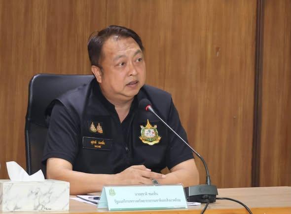 Autoridades tailandesas investigam locais de resíduos químicos e eletrônicos em Phanat Nikhom