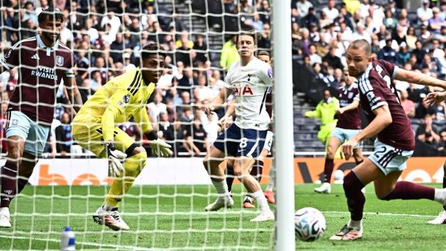 Tottenham Hotspur erzielt erstes Ligator, unterliegt aber Aston Villa