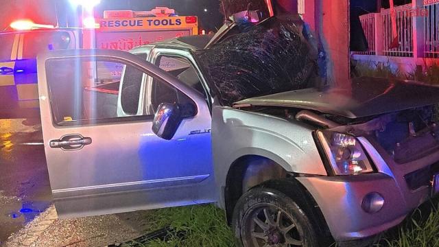Acidente fatal de caminhonete em Bang Khun Thian