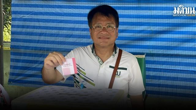 Decharut vota alle elezioni dell'Organizzazione Amministrativa Provinciale di Nonthaburi