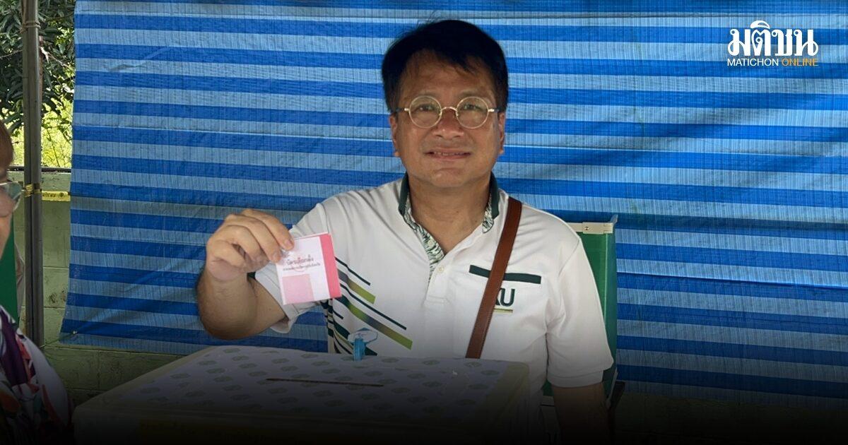 Decharut vota alle elezioni dell'Organizzazione Amministrativa Provinciale di Nonthaburi