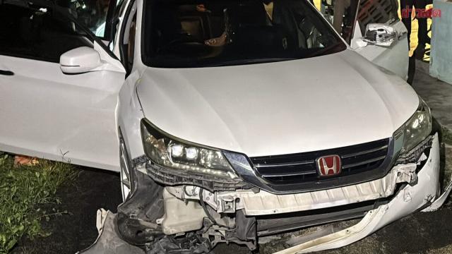Incidente de condução sob efeito de álcool causa múltiplas colisões em Nong Prue