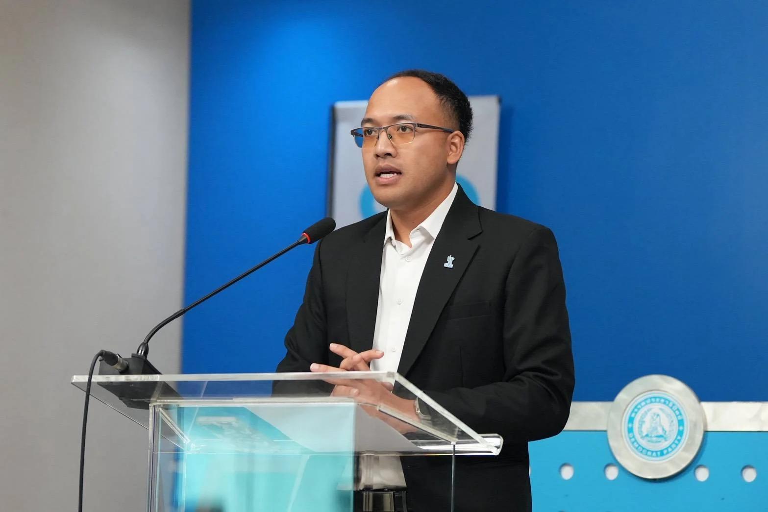 Democrat Party Criticizes AOT’s 50% Airport Fee Hike