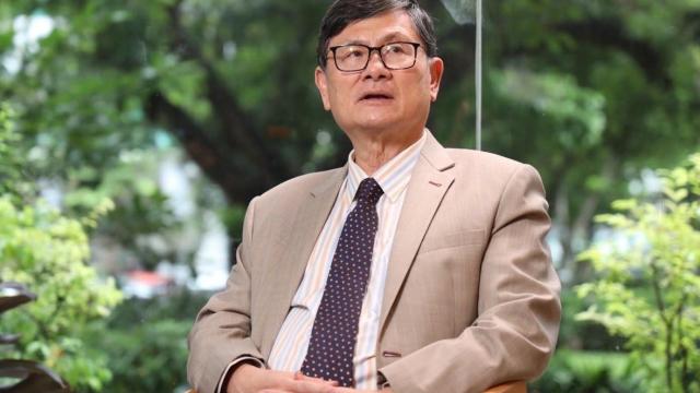 Anek Laothamatas Analyzes the 'Ru-Ngi' Leadership Strategy