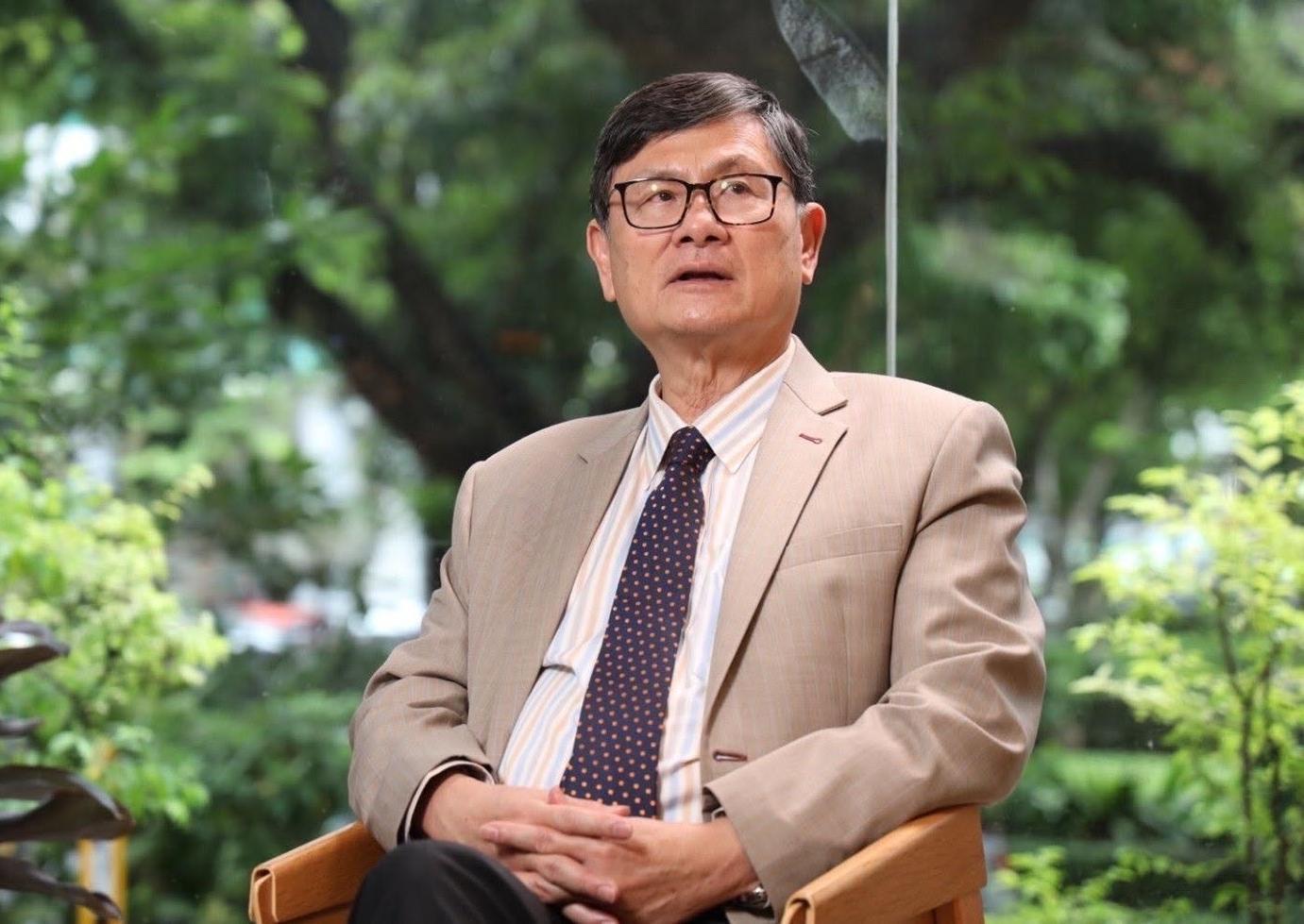 Anek Laothamatas Analyzes the 'Ru-Ngi' Leadership Strategy
