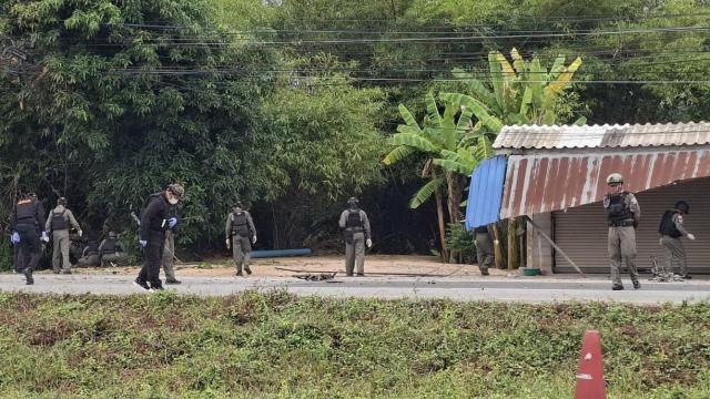 Quatro policiais feridos em atentado a bomba em Pattani
