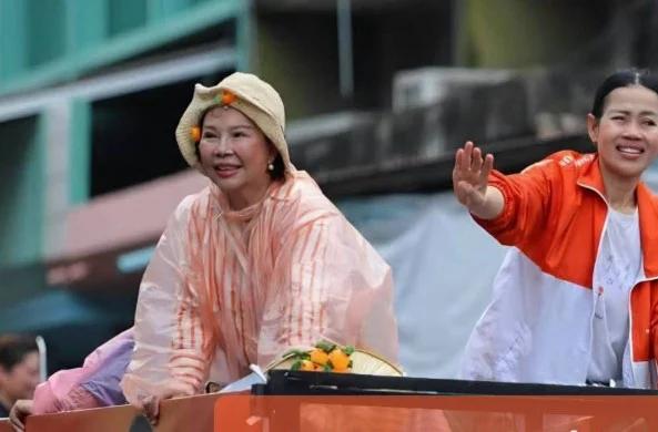Amarat Chokepamitkul commenta l'elezione dell'OAP di Nonthaburi