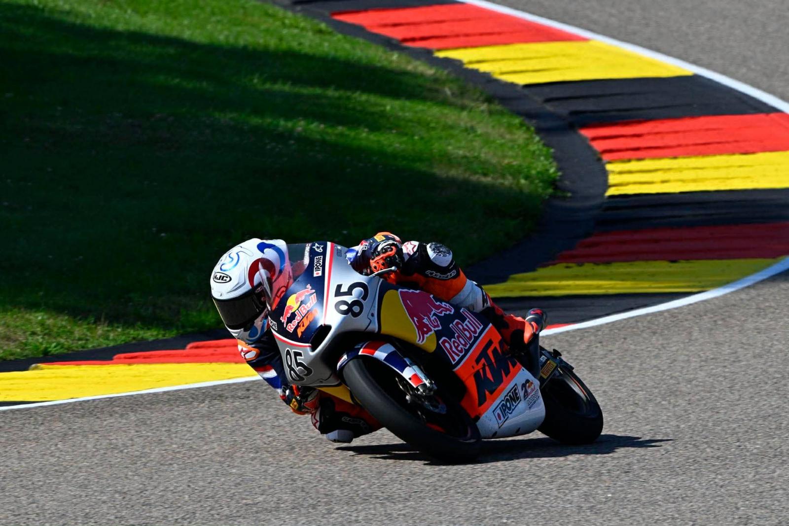 Il pilota thailandese 'Mai-Q' si prepara per la finale della Red Bull MotoGP Rookies Cup