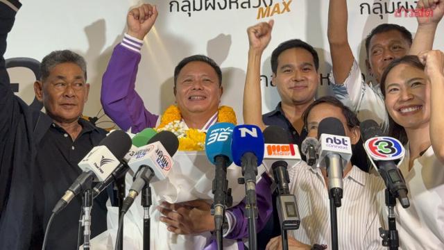 Narupon Yenprasert dichiara la vittoria alle elezioni dell'OAP di Nonthaburi