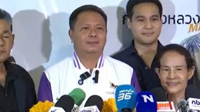 Naruphon Yenprasert dichiara la vittoria alle elezioni dell'OAP di Nonthaburi