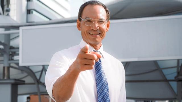Korn Chatikavanij fordert Regierung auf, Kraftstoffsteuern zu senken, statt gezielte Subventionen zu gewähren