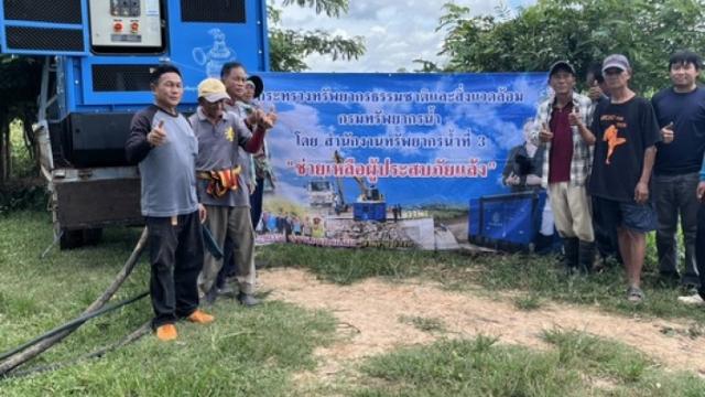 Le Département des ressources en eau installe une pompe pour soutenir l'approvisionnement d'un village