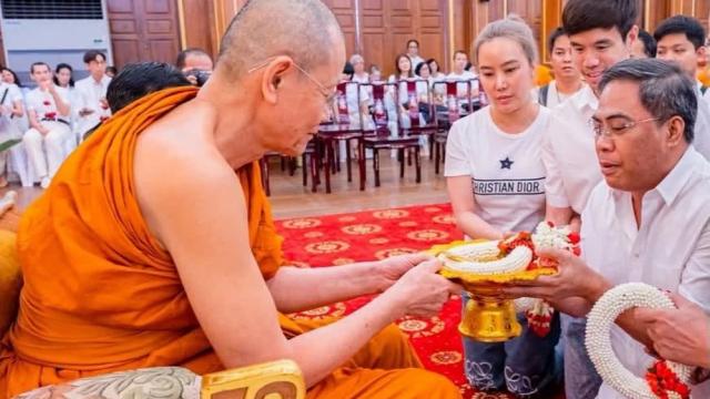 Especialista em amuletos 'Pong Suphan' responde a alegações sobre fundos do Wat Phutthaisawan