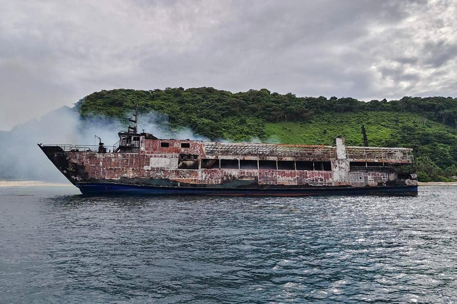 Incêndio em balsa nas Filipinas resulta em mortes
