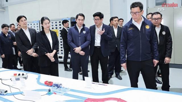 Autoridades governamentais visitam o SIMTEC para promover o desenvolvimento da força de trabalho