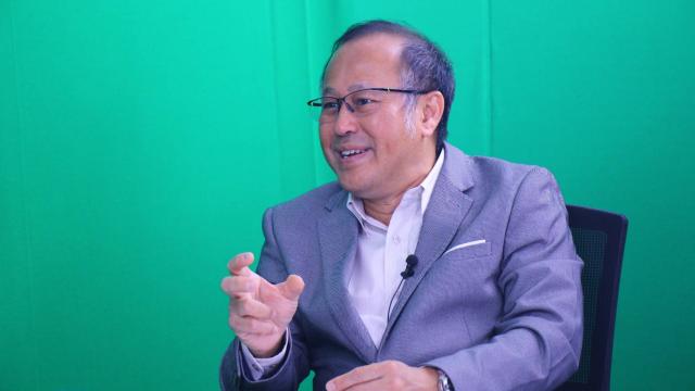 Dr. Tul Sitthisomwong apresenta petição à Comissão Eleitoral sobre o processo de seleção do Senado
