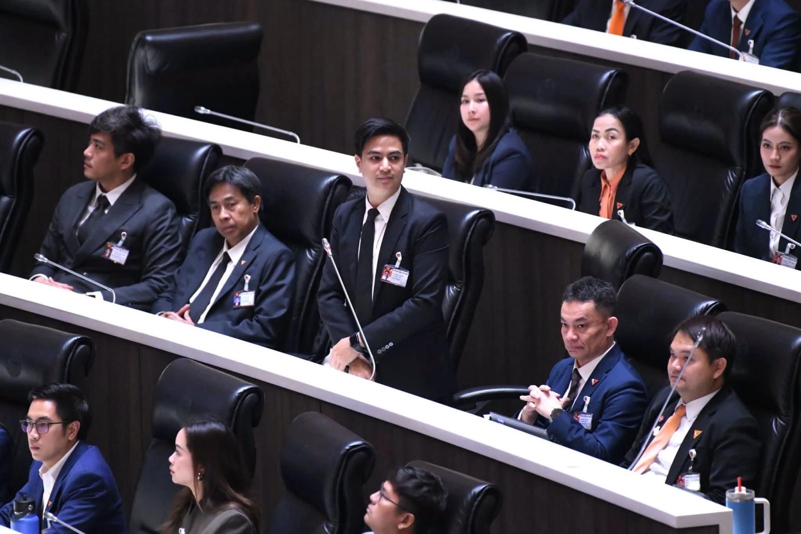 Opposition Shake-up: Parit Wacharasindhu Removes Kla Tham Party from Whip