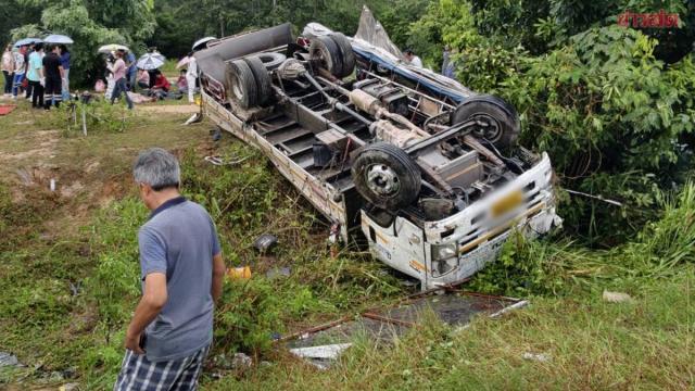 Worker Transport Truck Overturns in Chonburi, 11 Injured