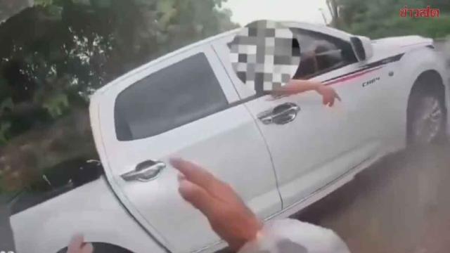 Motorcyclist Reports Road Rage Incident Involving Alleged Police Officer in Pak Chong