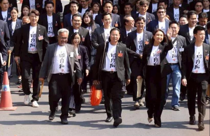 La Corte Suprema accelera le udienze dei testimoni nel caso contro 44 ex deputati del partito Move Forward