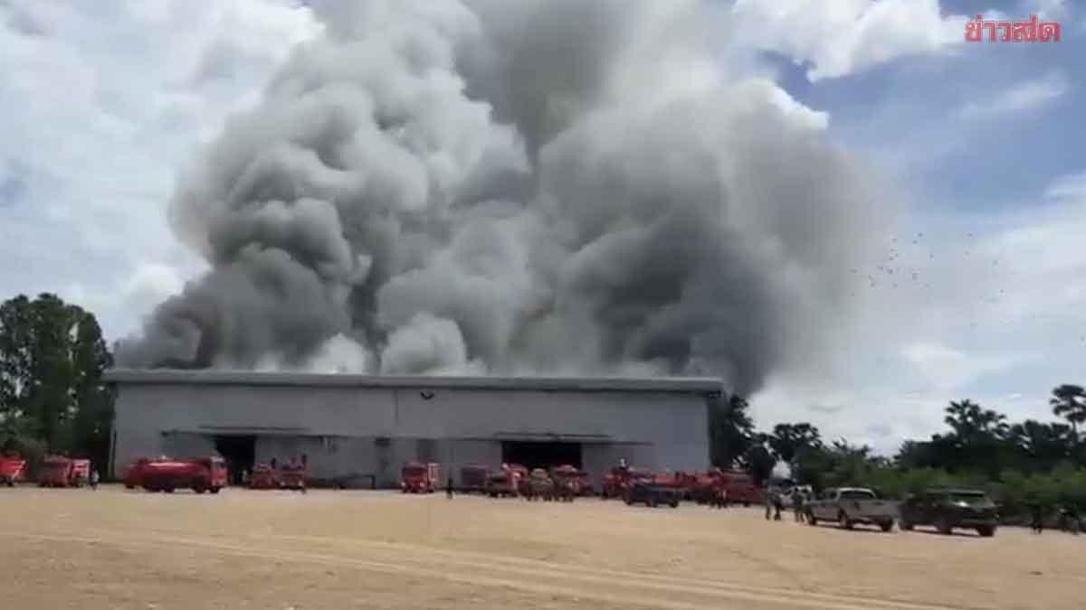 Large Fire Engulfs Rice Mill Warehouse in Phetchaburi