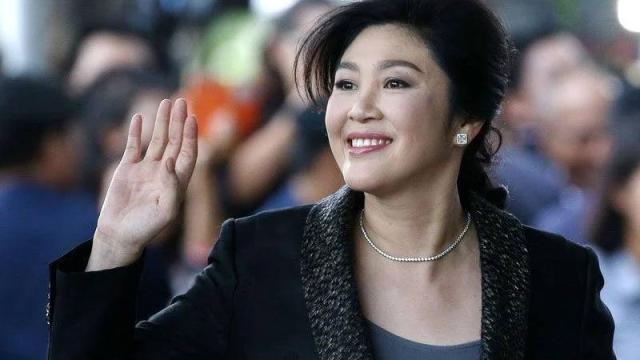 Yingluck Shinawatra attend la décision de la Cour administrative suprême sur l'affaire du riz