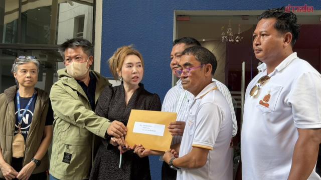 Des fidèles du Wat Pa Phu Pha Sung saisissent le Bureau central d'enquête