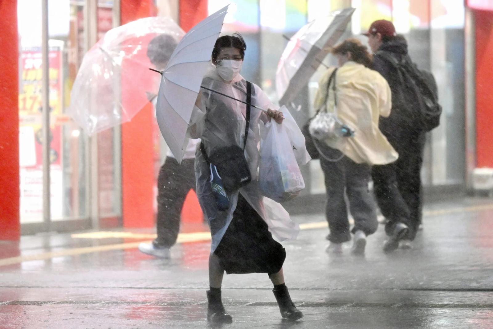 Typhoon Dujuan Claims Four Lives in Japan, Thousands Without Power
