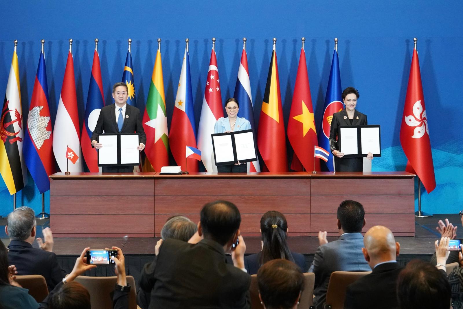 ASEAN e Hong Kong finalizam acordo de investimento