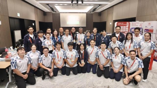 Minister Surasak Visits Thai Athletes at Asian Games