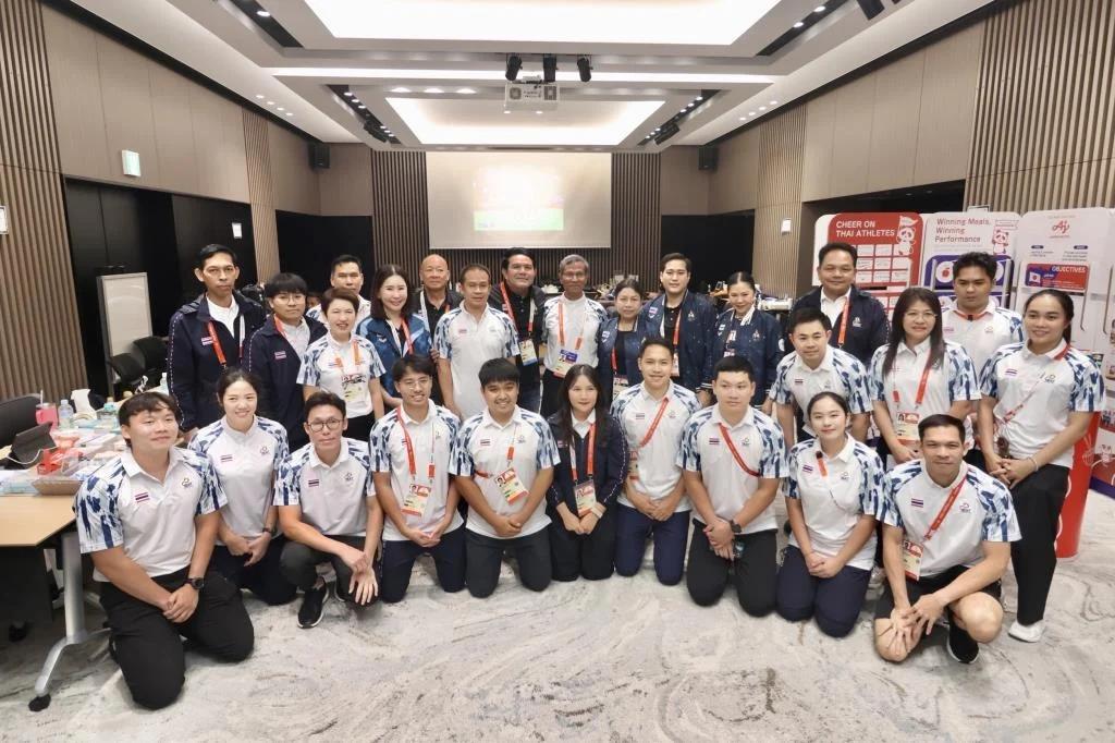 Minister Surasak Visits Thai Athletes at Asian Games