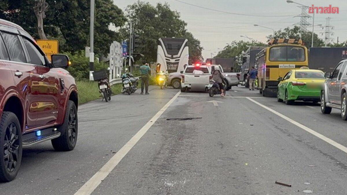 25 Injured in Employee Bus Collision in Ang Thong