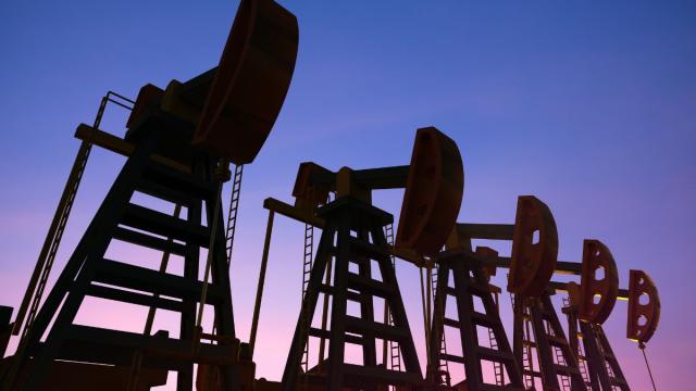Preços do petróleo bruto caem após reabertura de oleoduto saudita