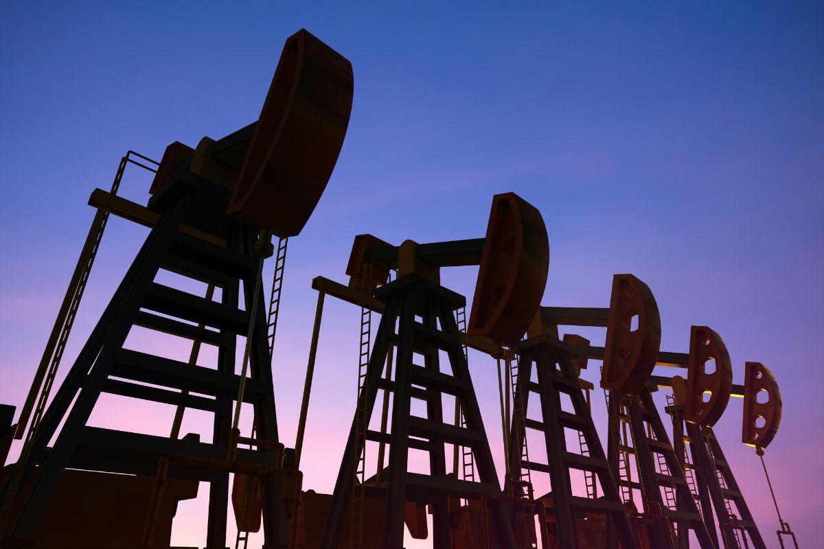 Preços do petróleo bruto caem após reabertura de oleoduto saudita