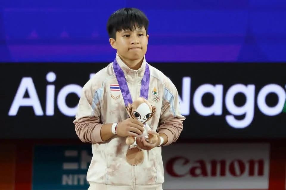 Suradwatthana Khambao Secures Bronze in 53kg Weightlifting