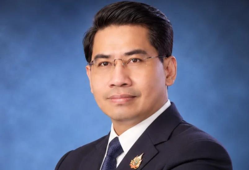 Le Dr Nattawut dépose une plainte contre Somchai et son avocat