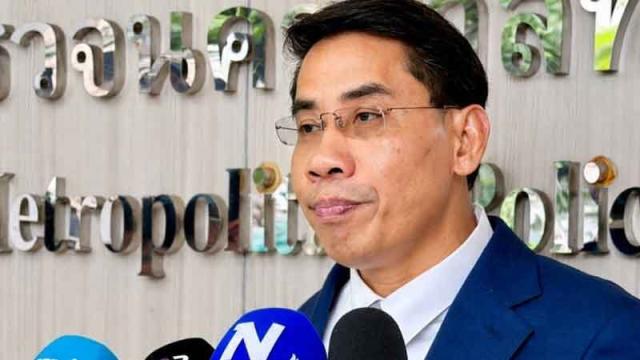 Nattawut Wongniam dépose une plainte contre un ancien commissaire électoral et des fonctionnaires