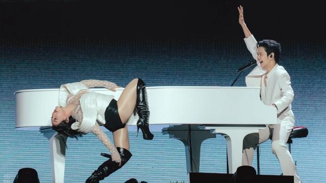 Tor Saksit Delivers Six-Hour Musical Marathon at Grammy Songbook Concert