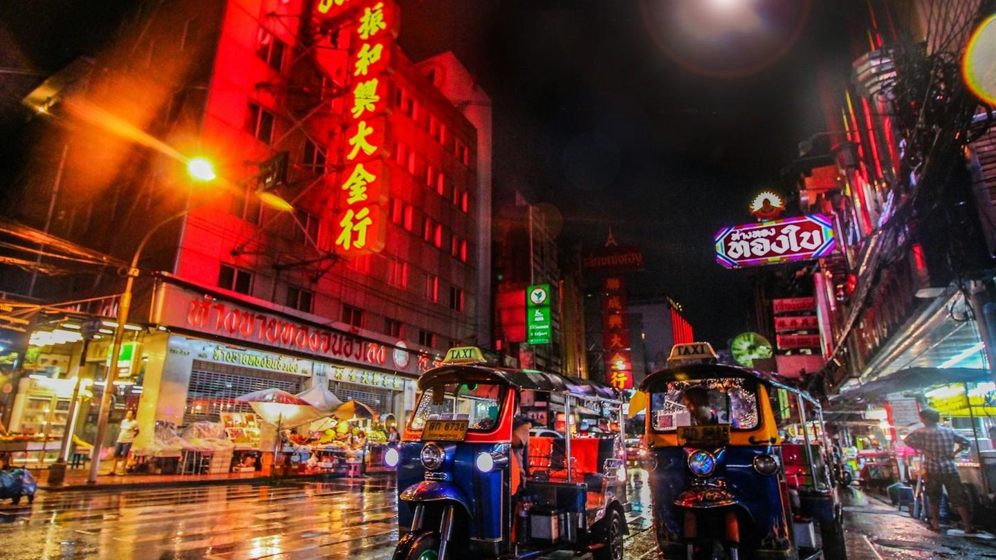 Contrasting Thai landscape illustrating easy tourist arrival versus complex long-term residency