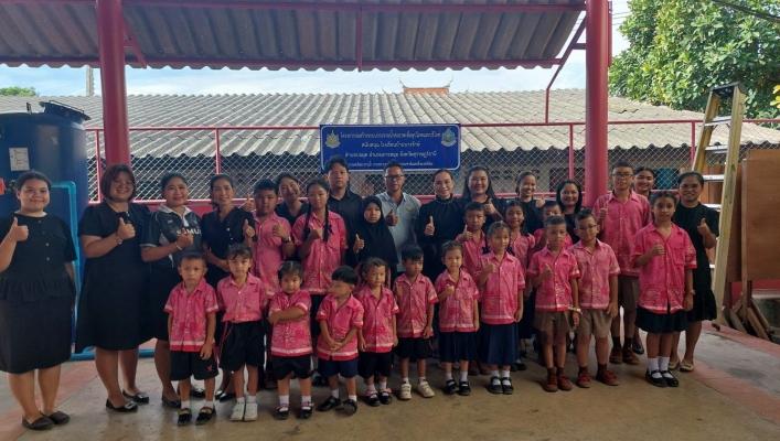 Lanzamiento de nuevos proyectos de distribución de agua potable para escuelas tailandesas