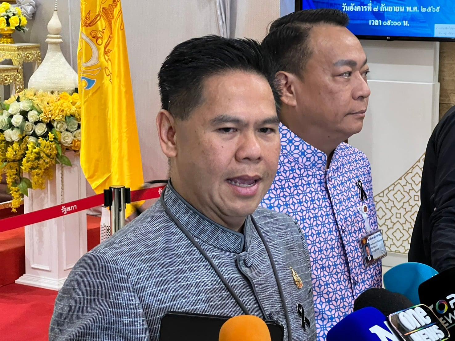 Varawut Silpa-archa réaffirme la monarchie constitutionnelle de la Thaïlande