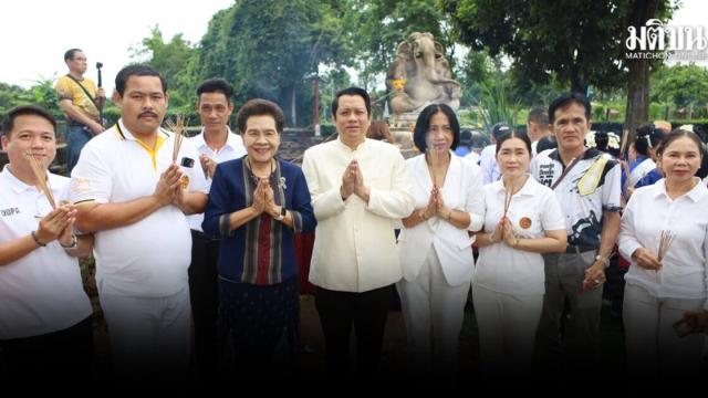 Ancient 1,400-Year-Old Ganesha Statue Honored in Si Mahosot